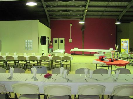 Préparation de la salle Blue Bayou pour l'inauguration