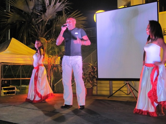 Animation musicale, M. AZor en personne! Animation musicale, M. AZor en personne!