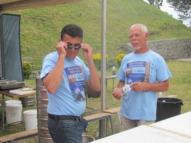 Jo et Christian font une petite pause Jo et Christian font une petite pause