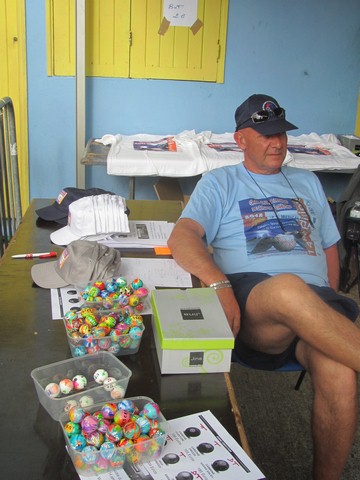 On se la coule douce à la boutique, Eric! On se la coule douce à la boutique, Eric!