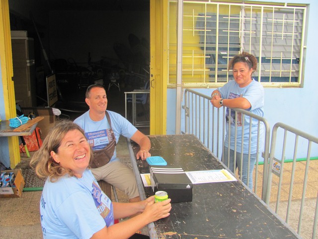M et Mme Pioger à la caisse centrale M et Mme Pioger à la caisse centrale