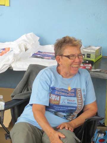 Gislaine toujours présente pour la remise des tee shirt. Gislaine toujours présente pour la remise des tee shirt.