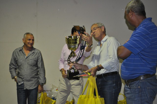 Le Trophée des vainqueurs 2014 pour Monsieur le Maire Le Trophée des vainqueurs 2014 pour Monsieur le Maire
