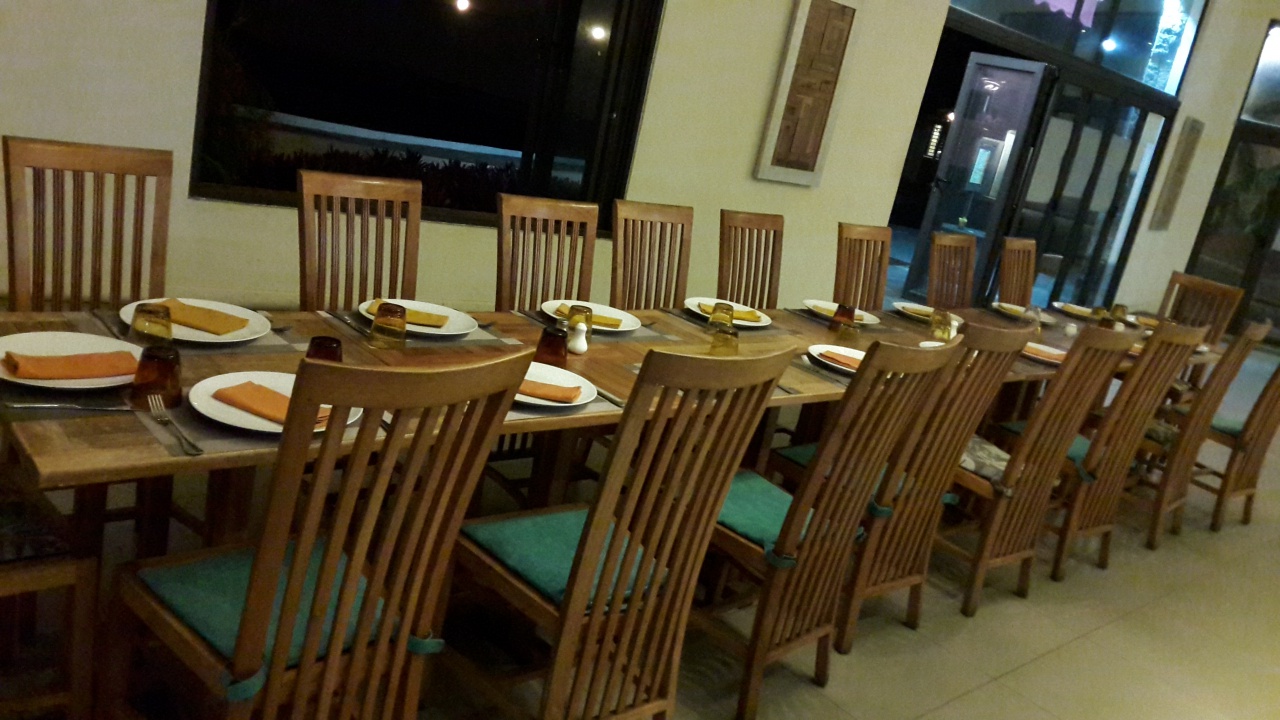 La table pour le repas. La table pour le repas.