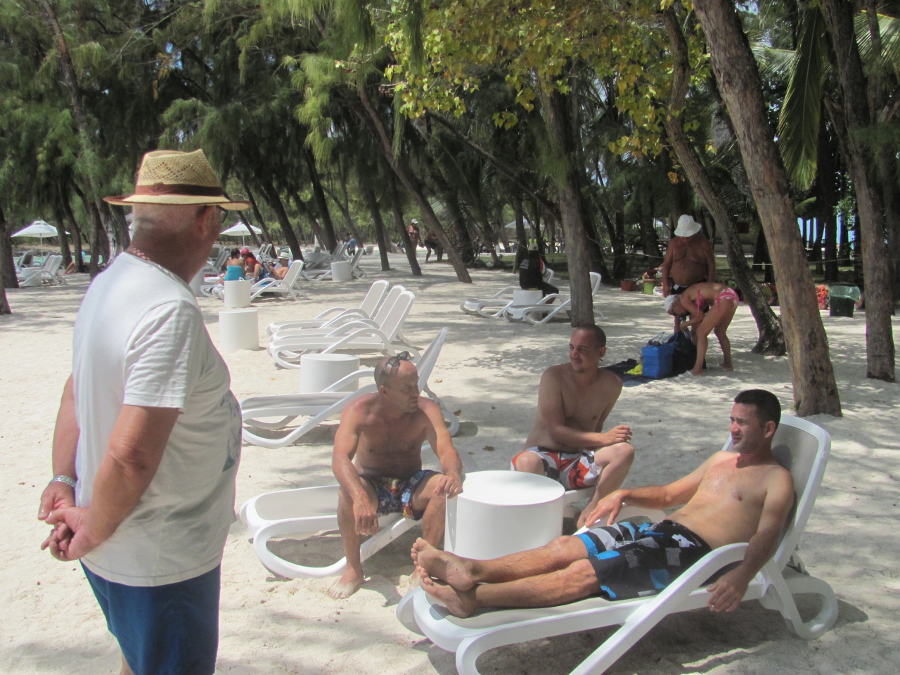 Dernière causerie avant de quitter l'Île. Dernière causerie avant de quitter l'Île.