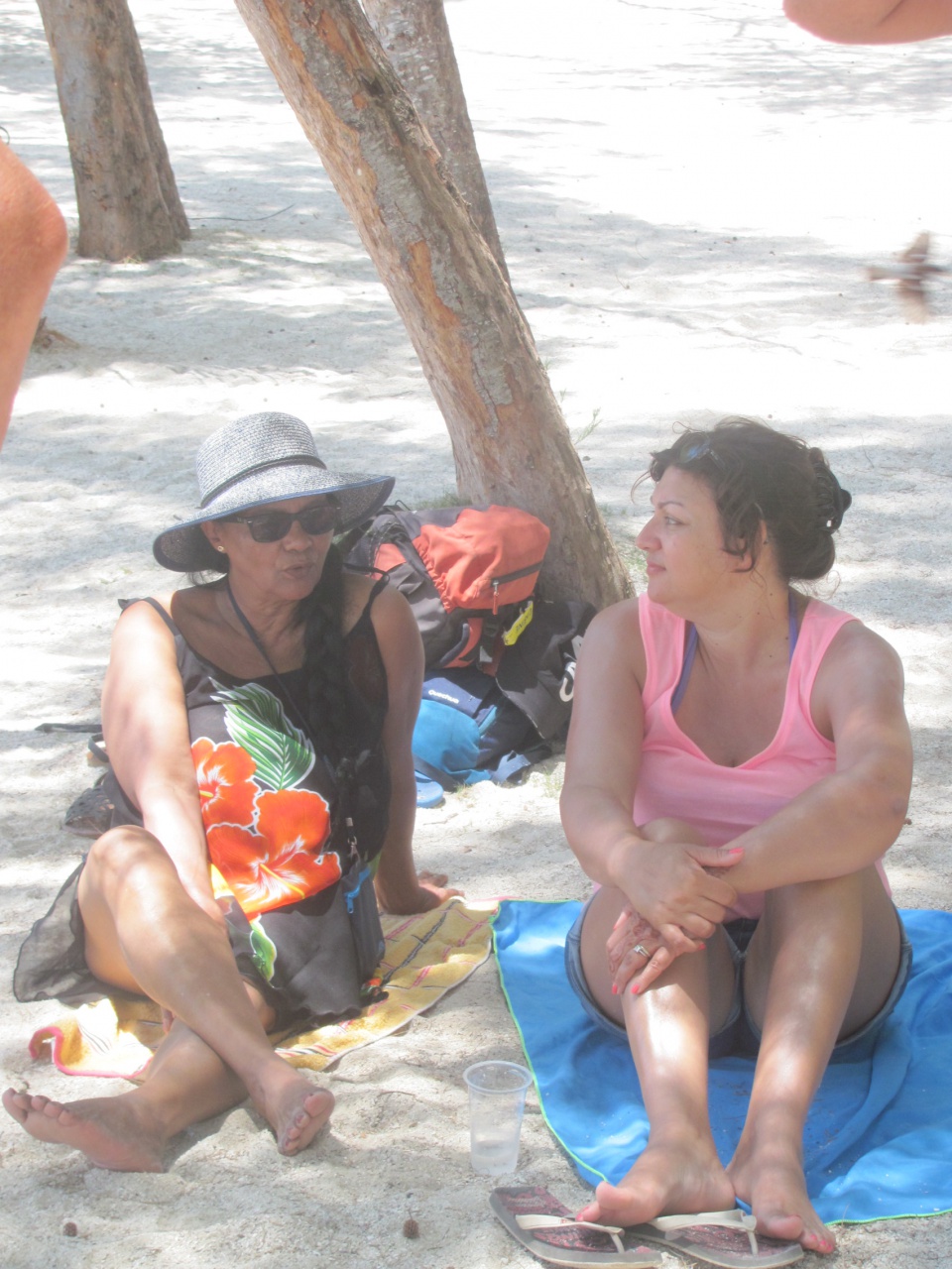 Pause serviette pour Mesdames. Pause serviette pour Mesdames.