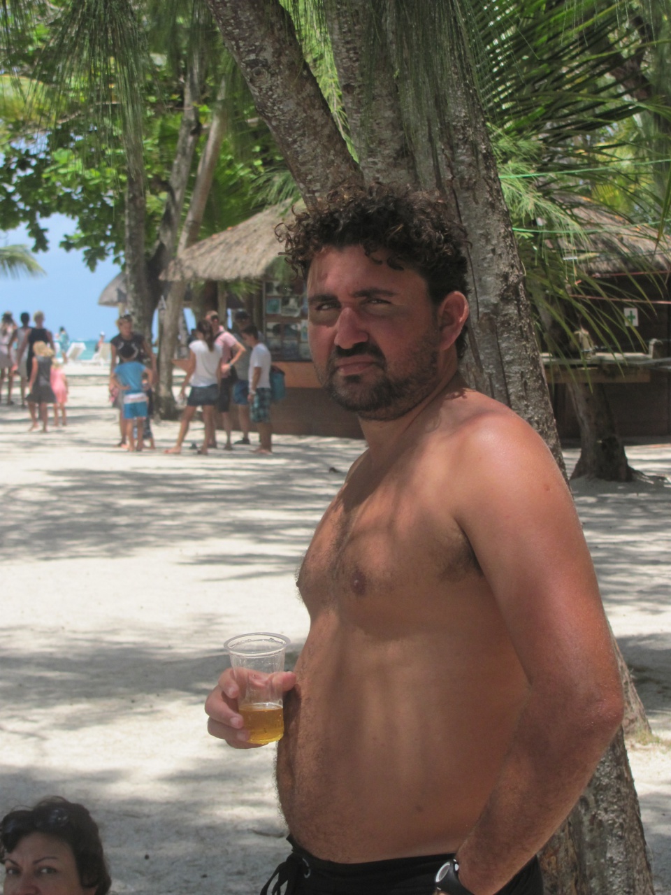 Manou, le Mafieux de la Réunion!? Manou, le Mafieux de la Réunion!?