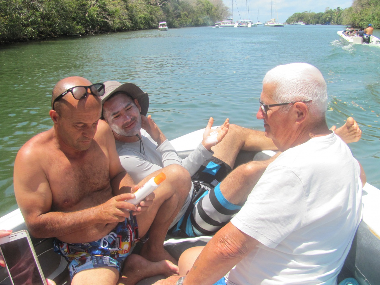 Concours de crème solaire. 1er prix à Edie! Concours de crème solaire. 1er prix à Edie!