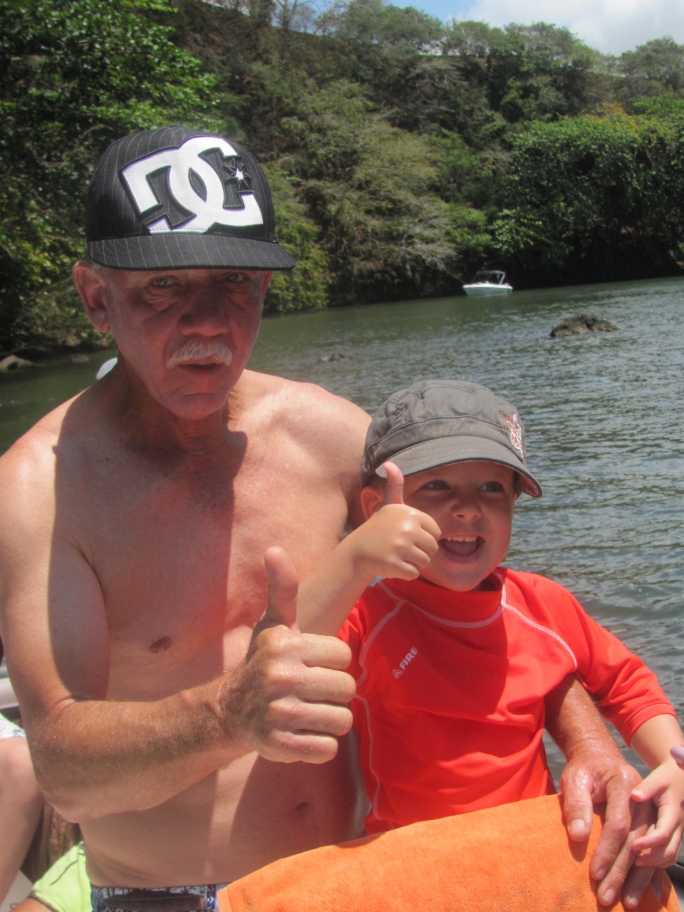 Michou dans son rôle de papi! Michou dans son rôle de papi!