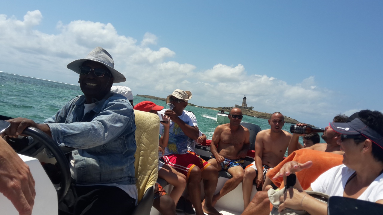 Le Capitaine du bateau (me rappelle plus son nom!) Le Capitaine du bateau (me rappelle plus son nom!)