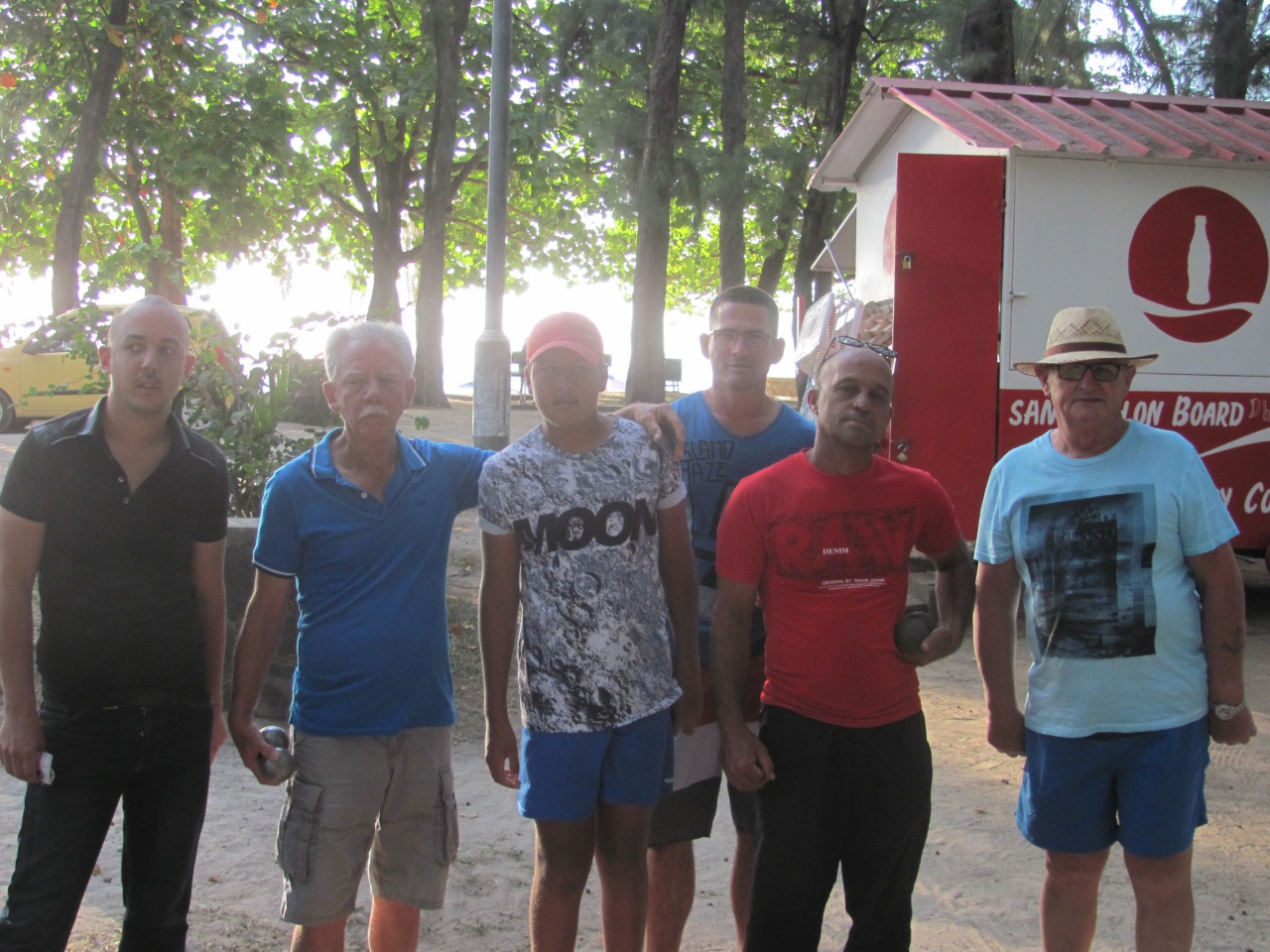 Les pétanqueurs! Les pétanqueurs!