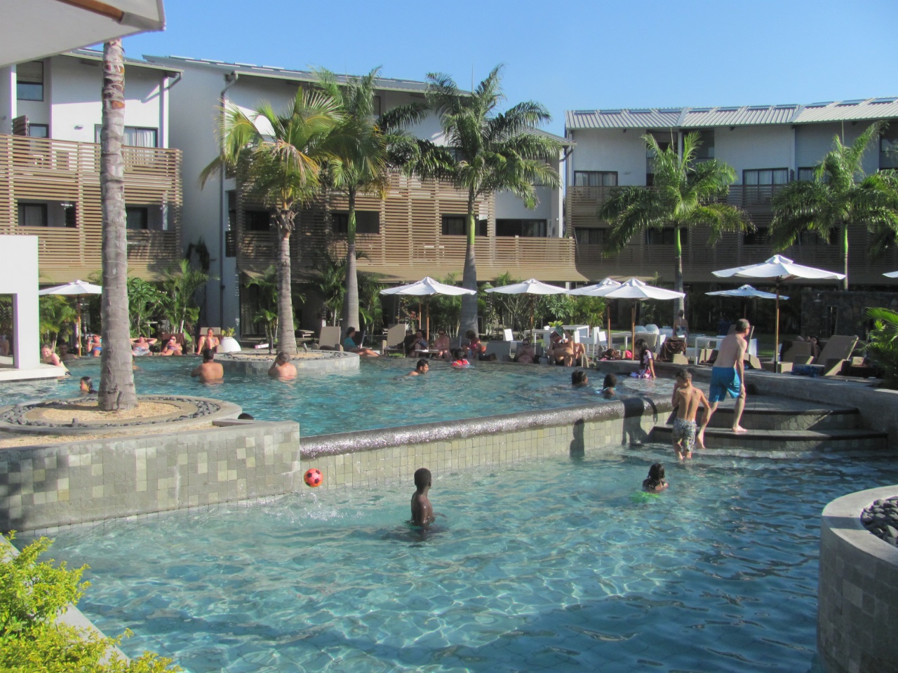 Retour à l'hôtel et activité piscine Retour à l'hôtel et activité piscine