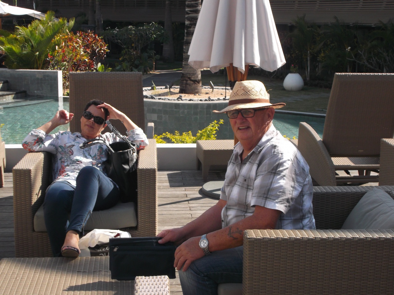 En attendant le bus. En attendant le bus.