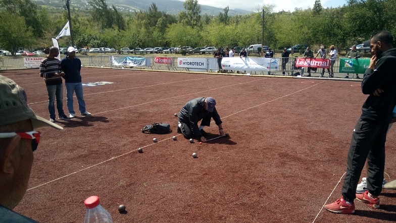Au travail Monsieur l'arbitre Au travail Monsieur l'arbitre
