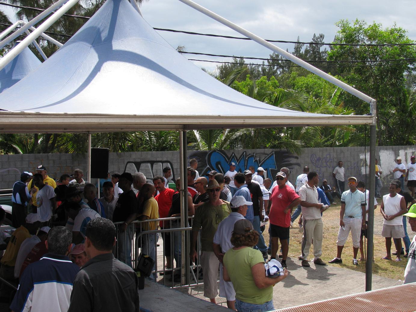 A la queuleuleu pour s'inscrire! A la queuleuleu pour s'inscrire!
