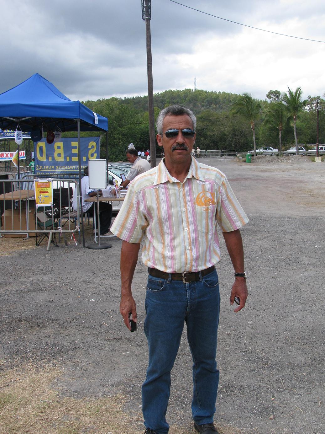 Le président de l'USCES, il est trop beau! Le président de l'USCES, il est trop beau!