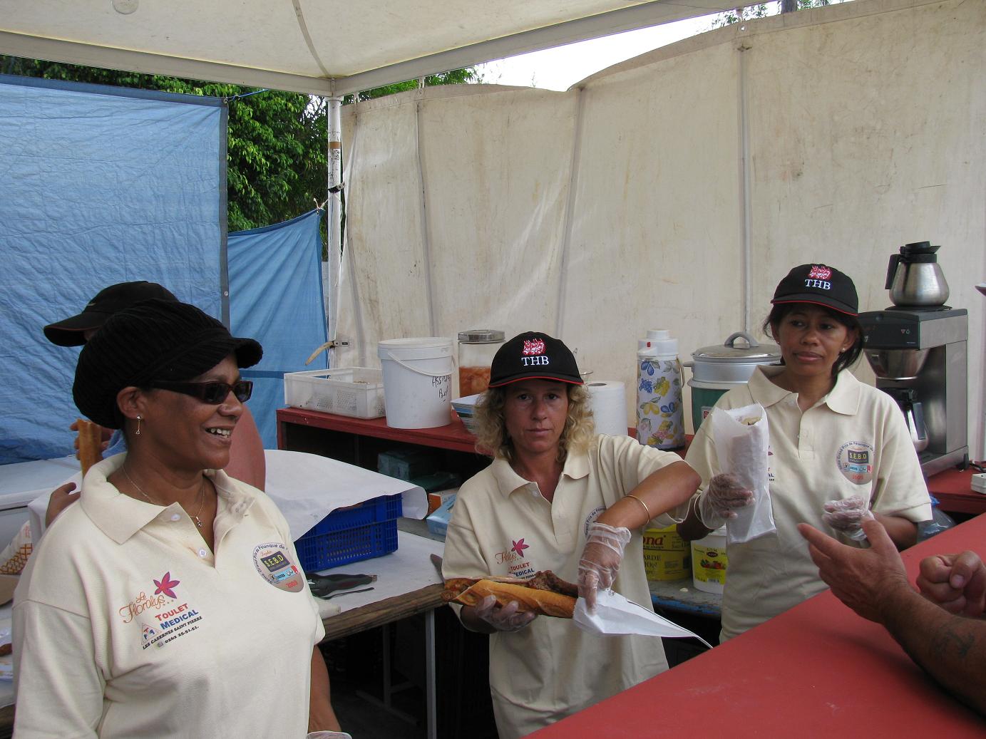 Les barwomans du club! Les barwomans du club!