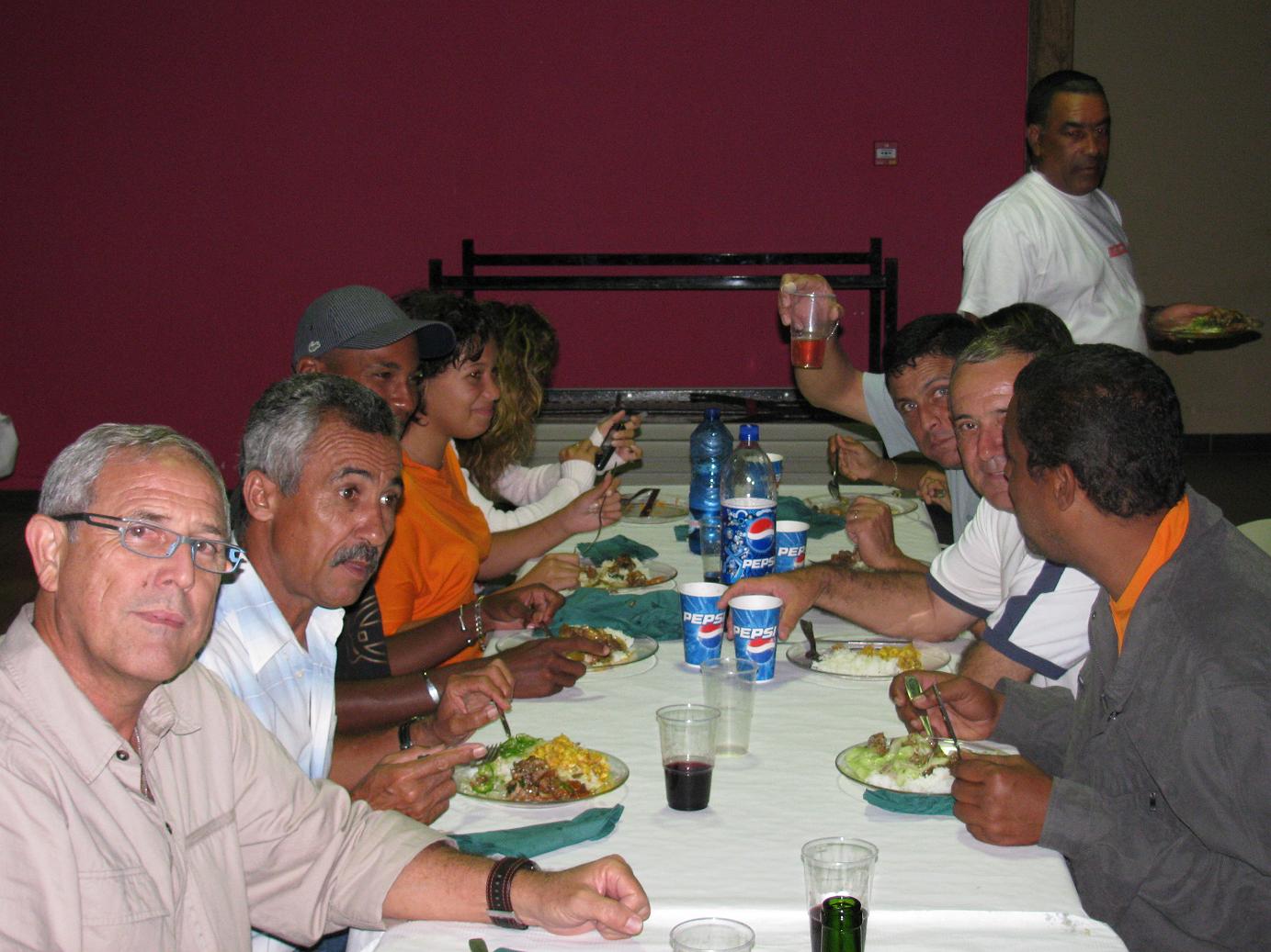 M. Lacouture Maire de l'Etang Salé un passionné de la pétanque aussi (en bas à gauche) M. Lacouture Maire de l'Etang Salé un passionné de la pétanque aussi (en bas à gauche)