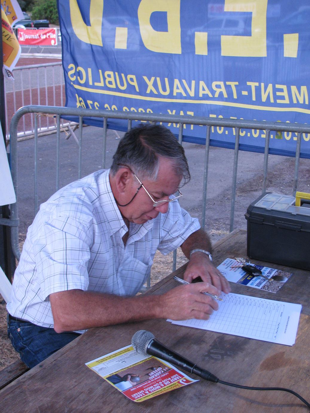 M. Gaston Rivière, toujours présent pour nous aider M. Gaston Rivière, toujours présent pour nous aider