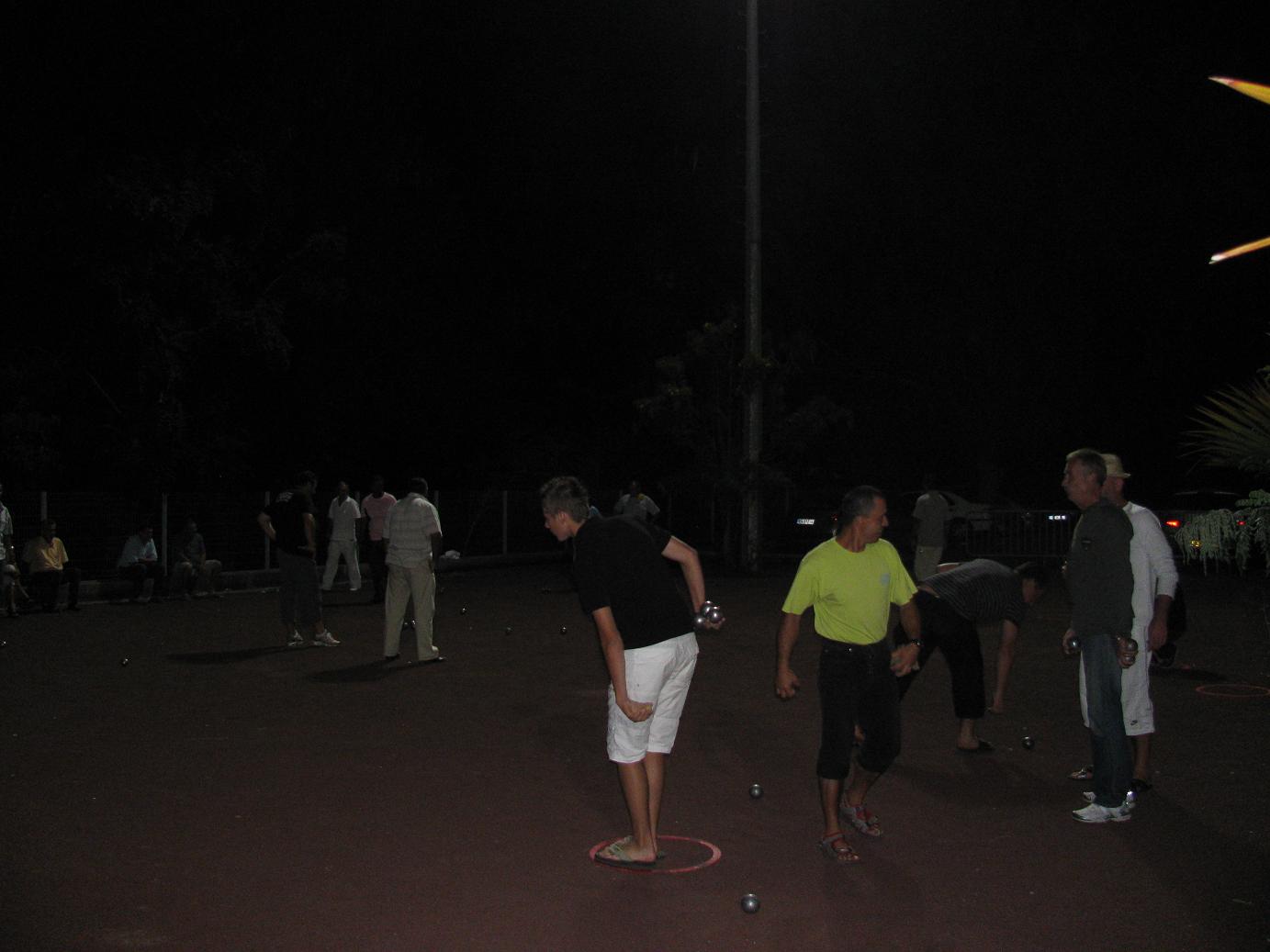 Après le repas, une petite mêlée joyeuse!! Après le repas, une petite mêlée joyeuse!!