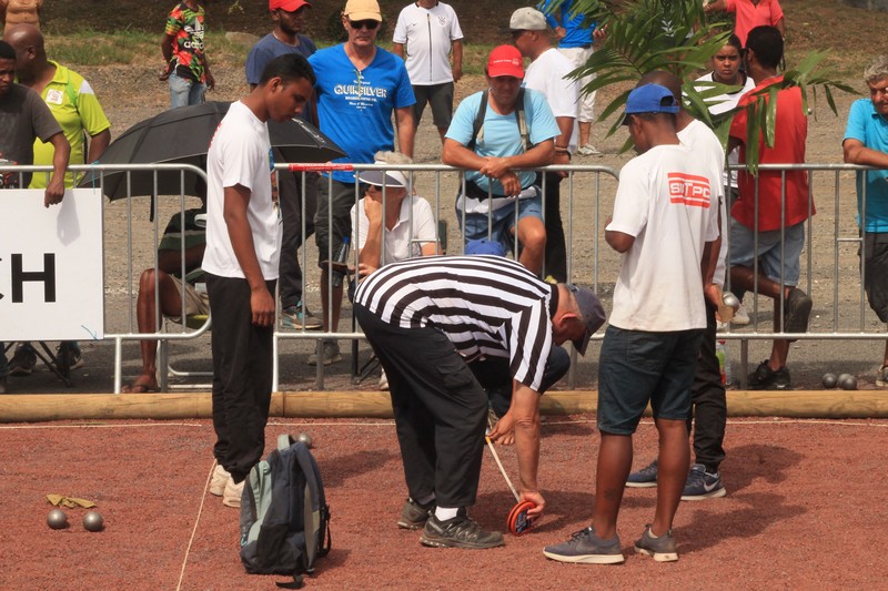 Au boulot Monsieur l'arbitre! Au boulot Monsieur l'arbitre!