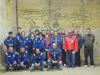 Un souvenir de JONZAC: La photo de famille avant la rencontre.