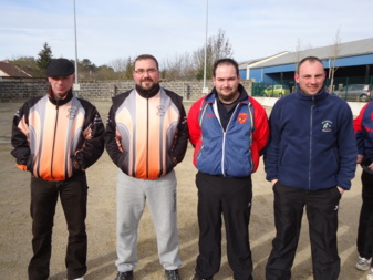 Mickaêl et Florent ( 3ème et 4ème en partant de la gauche ) Champion de ligue doublettes 2013 en jeu provençal. Mickaêl et Florent ( 3ème et 4ème en partant de la gauche ) Champion de ligue doublettes 2013 en jeu provençal.