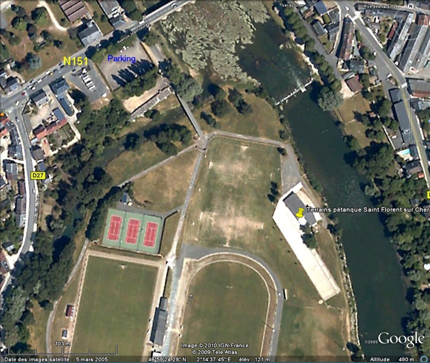 Terrains de pétanque et parking. Liens sur photo pour accéder à Via Michelin Terrains de pétanque et parking. Liens sur photo pour accéder à Via Michelin