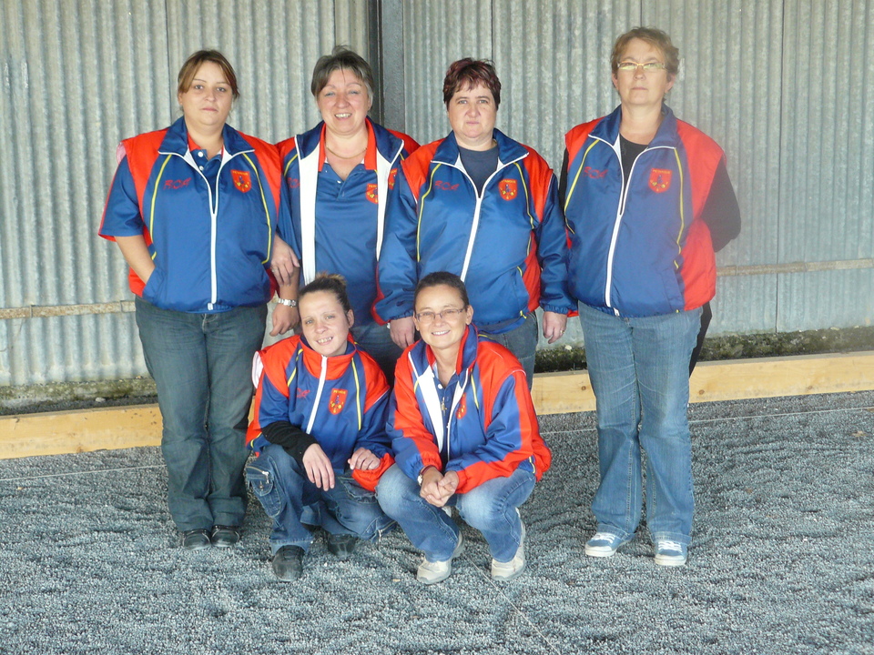 Sur la photo de gauche à droite : CELINE / CLAUDINE / CAROLE / CHRISTIANE / CINDY / MARIE HELENE manque sur la photo SANDRINE et CATHY.