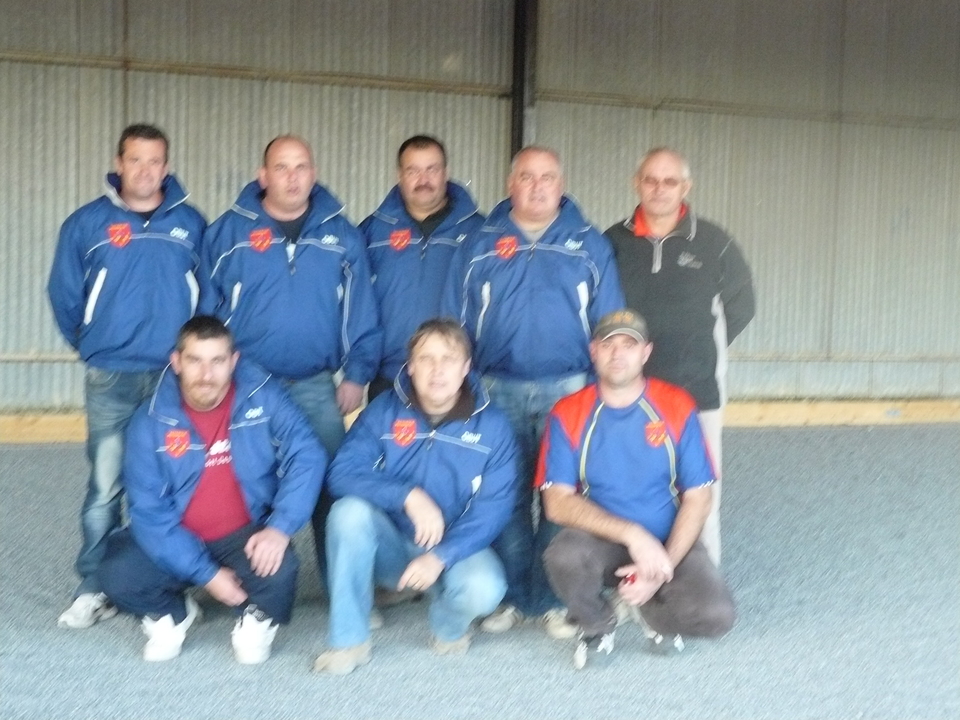 L'USF PETANQUE accède à la deuxième division et l'objectif pour 2012 sera la montée en première division. Manque sur la photo JACQUET Mickaêl et BAUGARD Hubert.