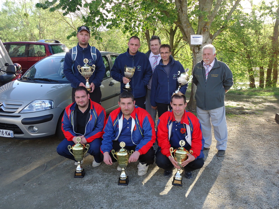 JACQUET Mickaêl - RECEVEUR Sébastien - PERRUCHE David  -Champion du cher triplettes 2012. JACQUET Mickaêl - RECEVEUR Sébastien - PERRUCHE David  -Champion du cher triplettes 2012.