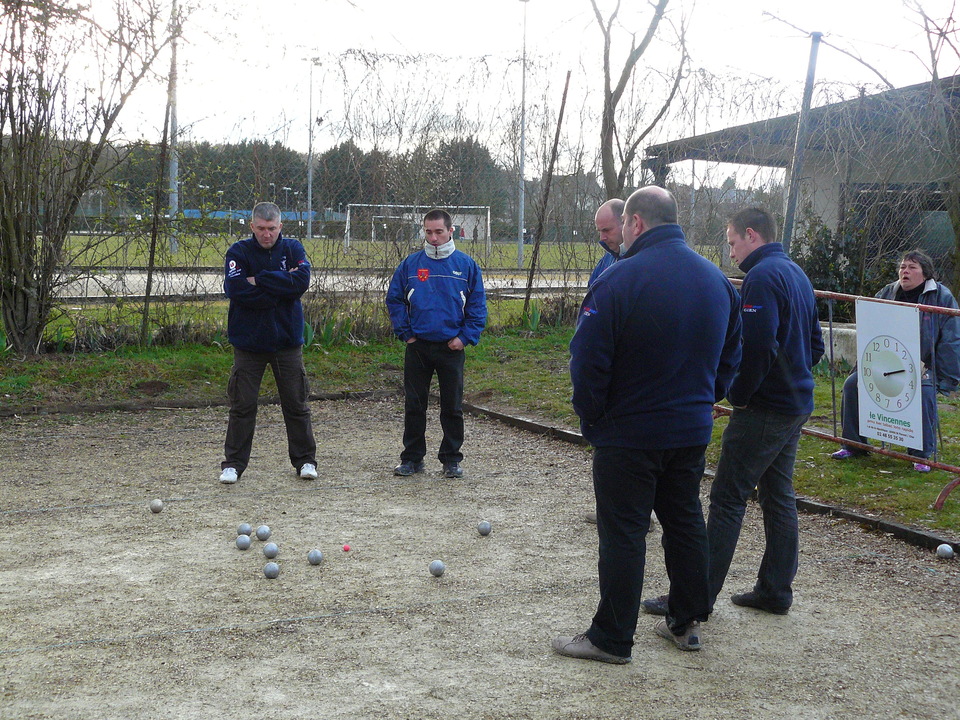 David PERRUCHE  ( deuxième en partant de la gauche )  1/4 Finaliste au chpt de ligue 2012 à DREUX. David PERRUCHE  ( deuxième en partant de la gauche )  1/4 Finaliste au chpt de ligue 2012 à DREUX.