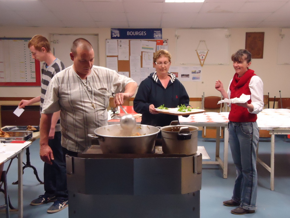 Philippe et son équipe dans les coulisses. Philippe et son équipe dans les coulisses.