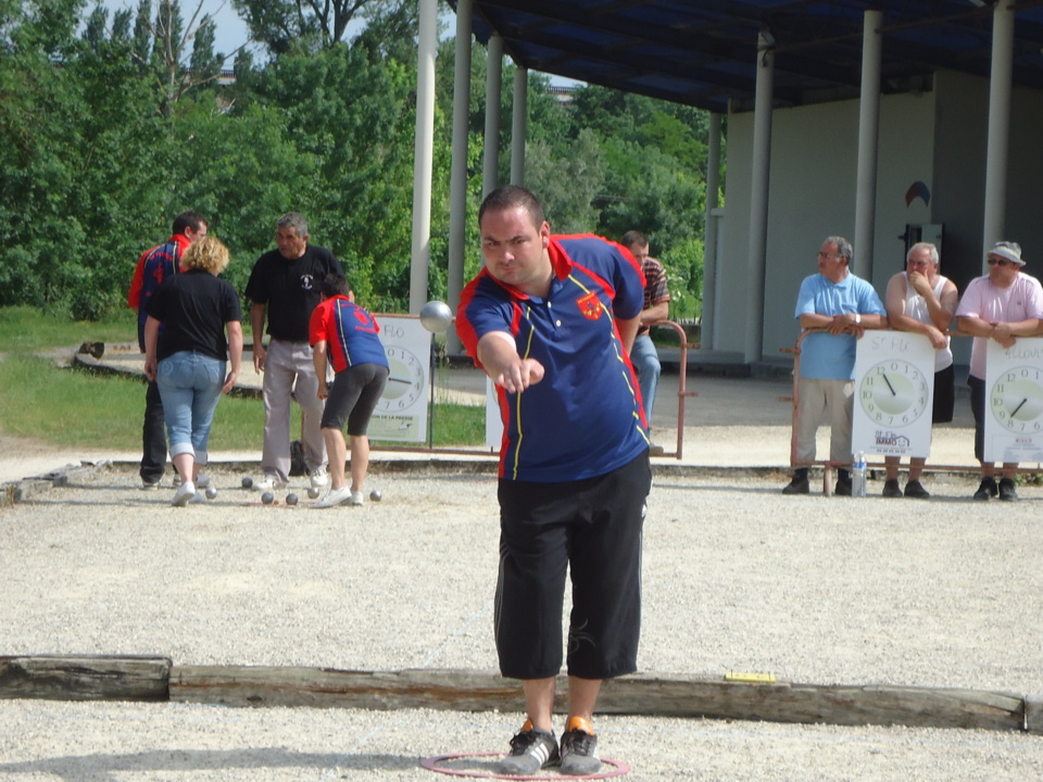 Mickaêl très affuté en ce moment viserait bien un deuxième titre en 2013 avec son ami FLOPY. Mickaêl très affuté en ce moment viserait bien un deuxième titre en 2013 avec son ami FLOPY.
