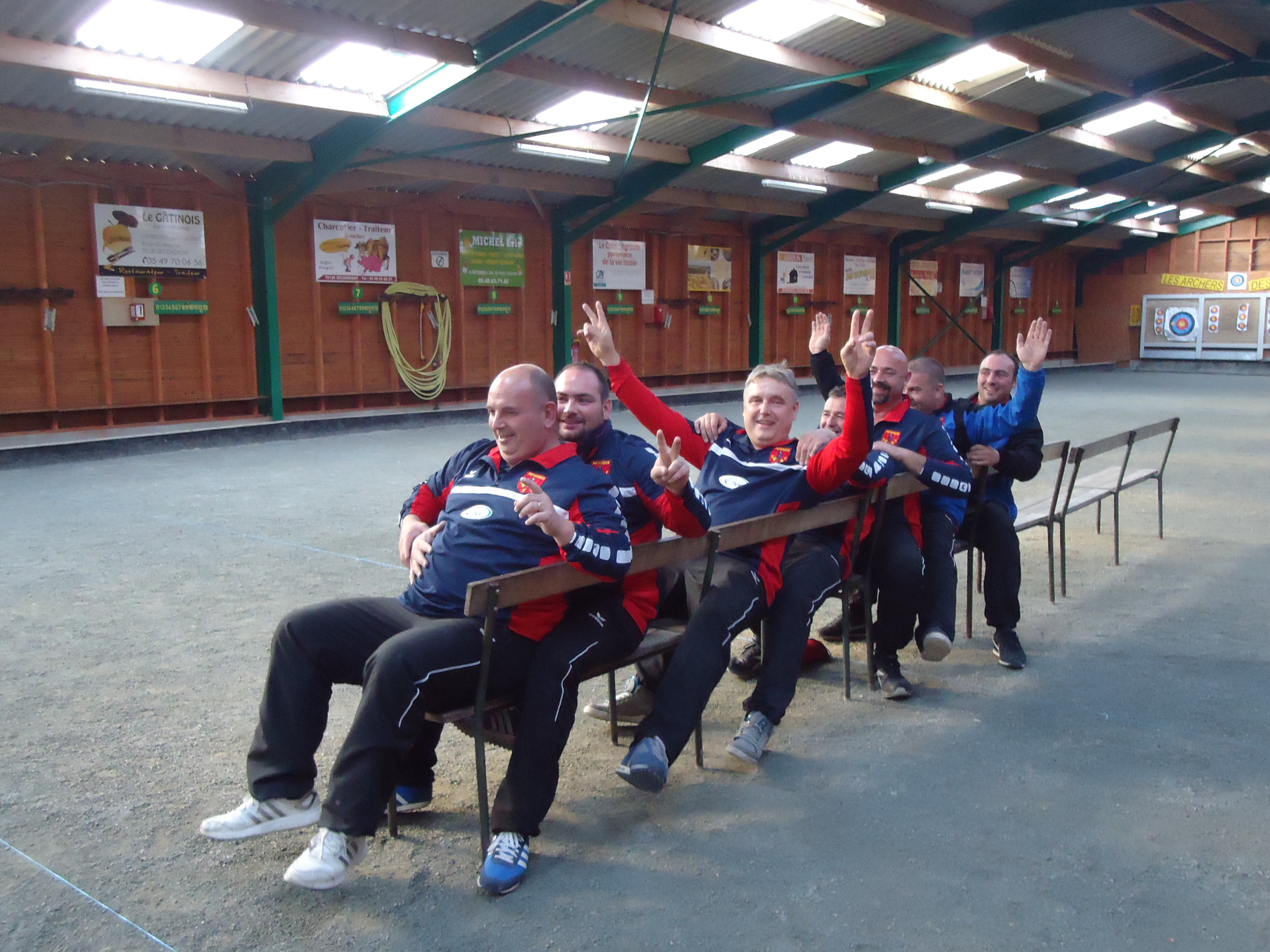 Et on entame l'hymne de la Pétanque Secondignoise. Et on entame l'hymne de la Pétanque Secondignoise.